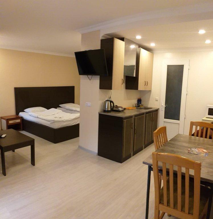 Merien Hotel Erivan Exterior foto